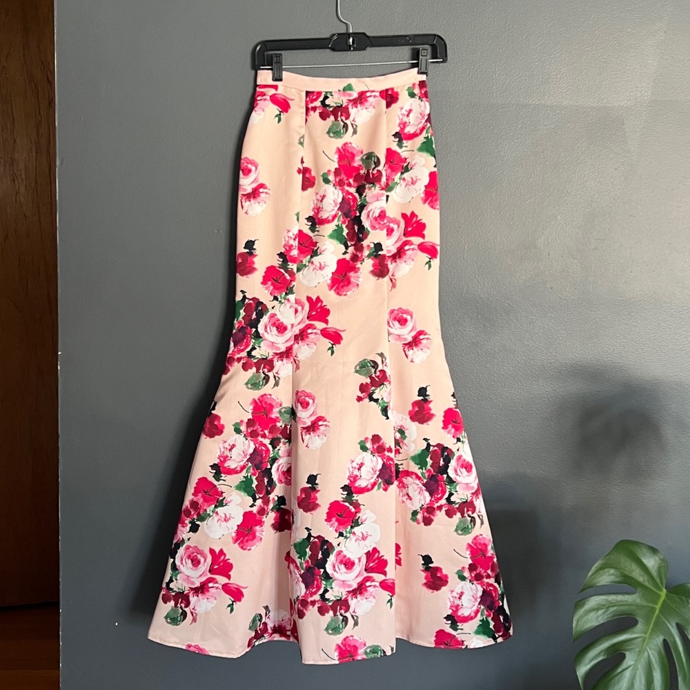 XSCAPE SIZE 0 Mermaid style skirt floral pink